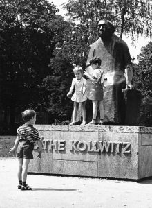Gustav Seitz: Kollwitz-Plastik am Kollwitzplatz, ca. 1970er Jahre © Gustav Seitz Stiftung